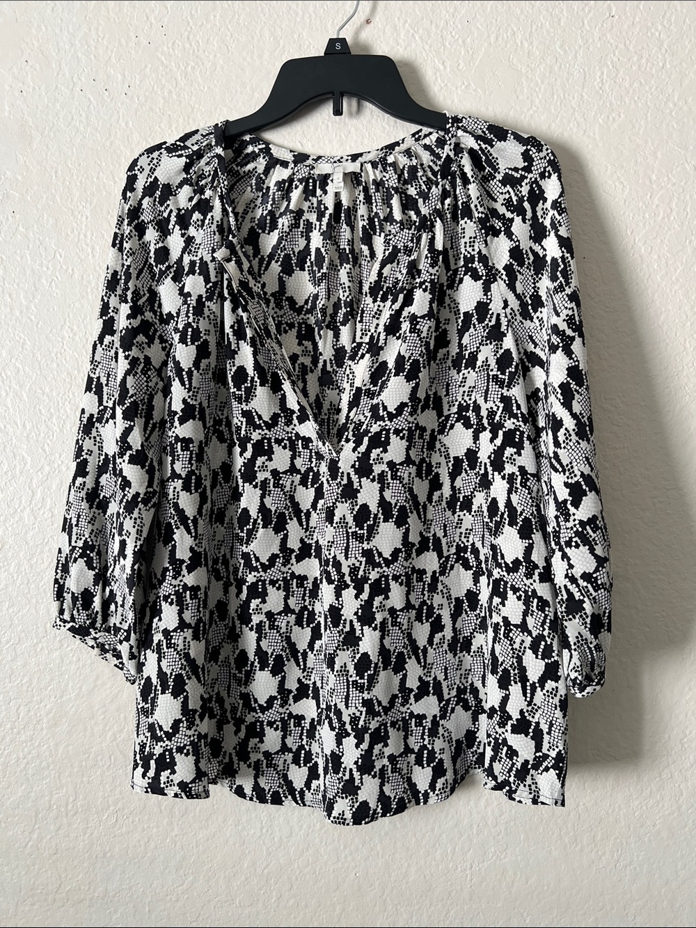 Like New! JOIE 100% Silk Blouse Black and White Size S
